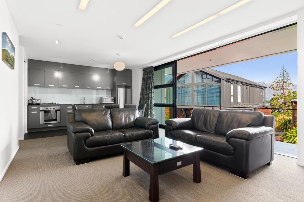 Stunning 2 Bedroom Apartment With Balcony! Куийнстаун Екстериор снимка